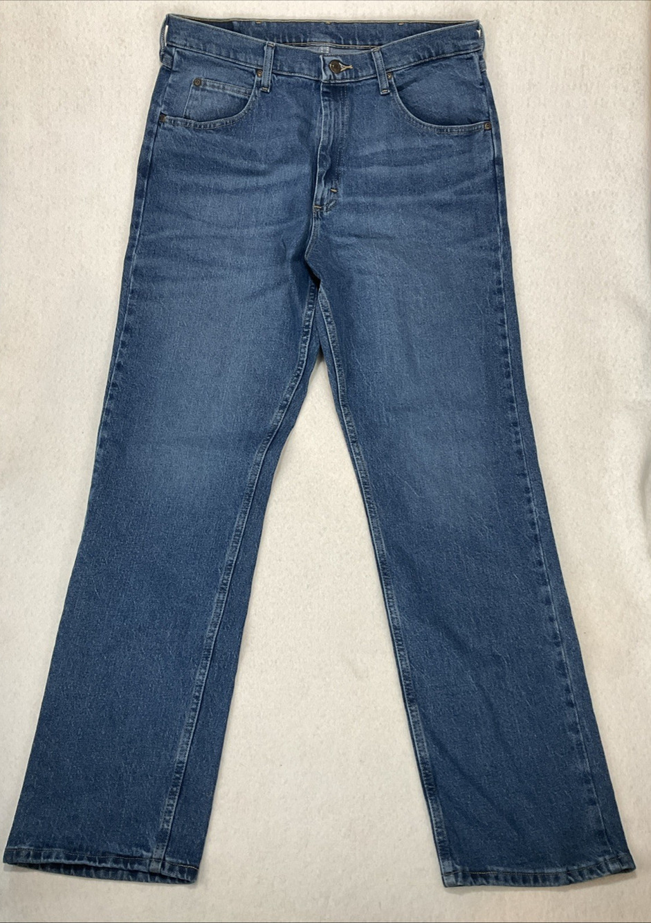 Wrangler Premium Quality Jeans Mens 34x33 Medium Wash Straight Stretch Denim